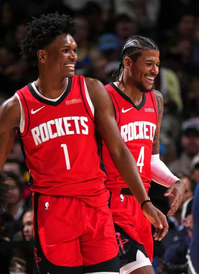 米兰体育中国 :德布劳内在G2比赛中惊险取胜，回归赛场引发热议！