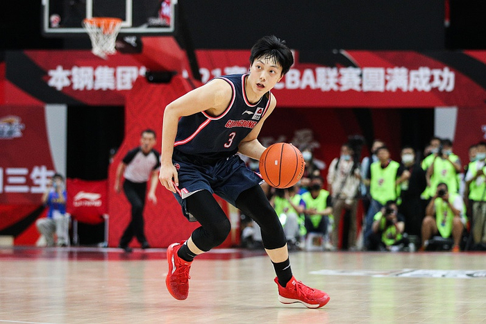 包含赵继伟赛点兑现，广东男篮淘汰多特蒙德晋级四强，主帅激动落泪的词条